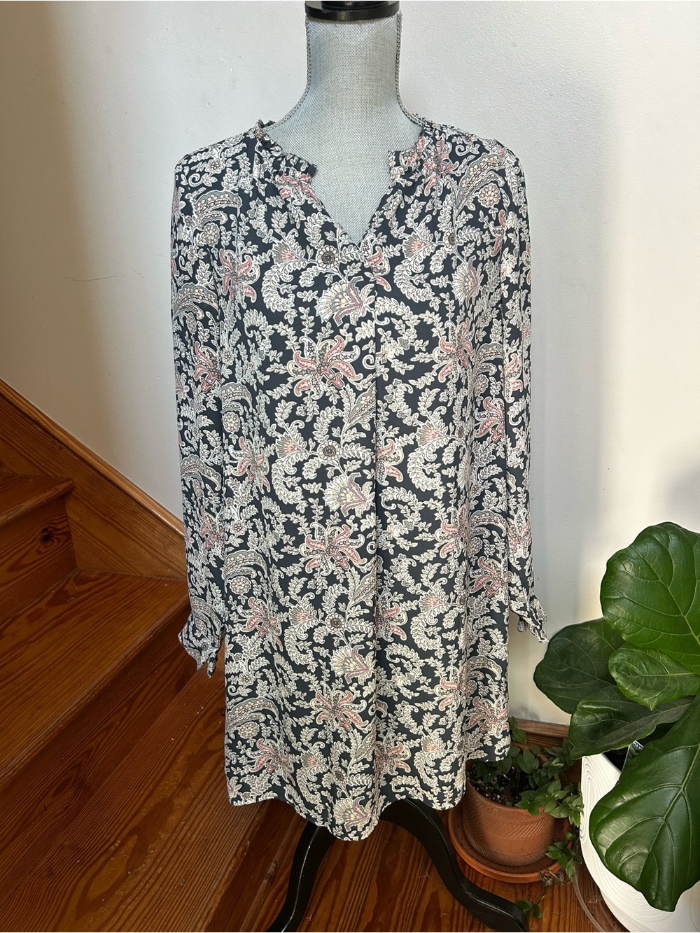 Women's Floral Paisley Long-Sleeve Tunic Blouse in Charcoal & Pink